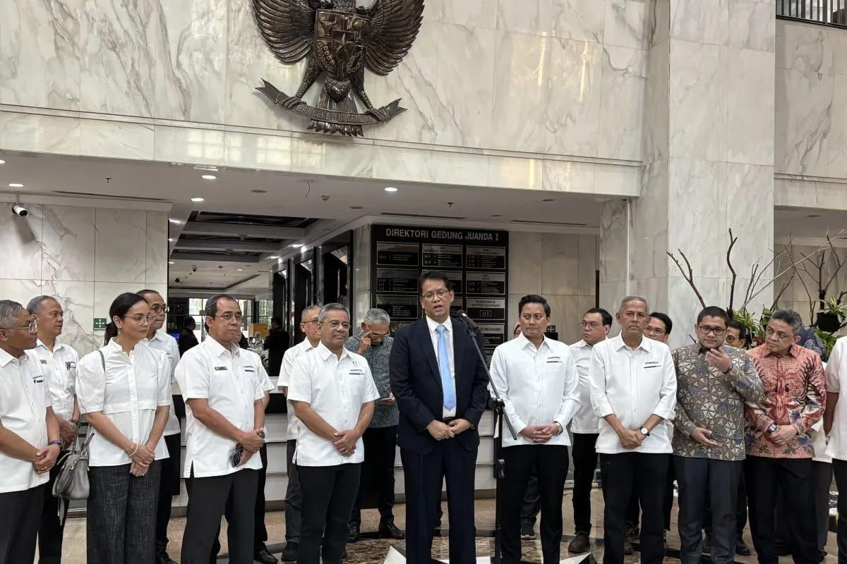 Menteri Keuangan (Menkeu) Purbaya Yudhi Sadewa bersama jajarannya dalam konferensi pers, di Kantor Kementerian Keuangan, Jakarta, Senin 8 September 2025. ANTARA/Imamatul Silfia <b>(Antara)</b>