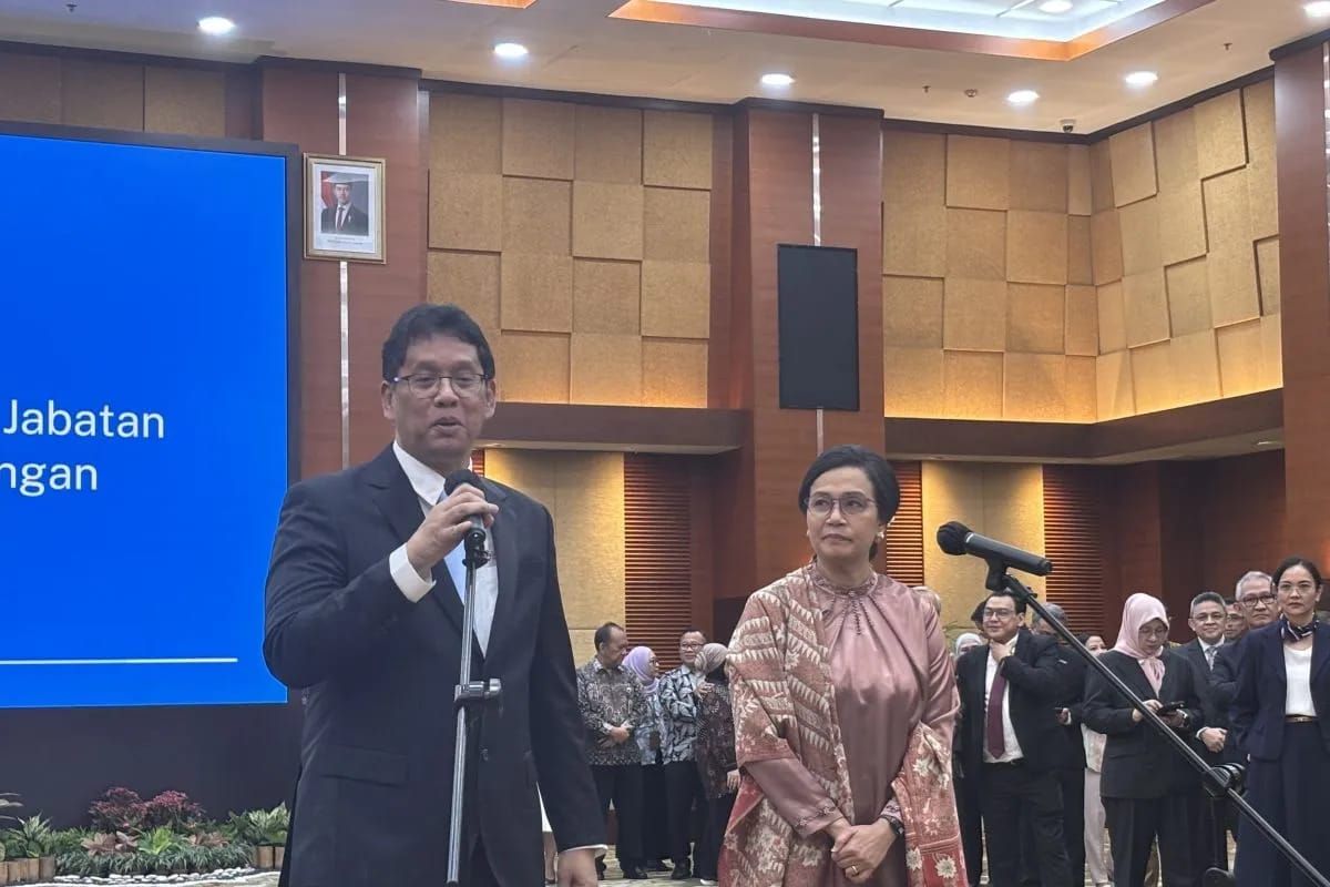 Menteri Keuangan Purbaya Yudhi Sadewa bersama mantan Menteri Keuangan Sri Mulyani Indrawati dalam konferensi pers di kantor Kementerian Keuangan, Jakarta, Selasa 9 September 2025. (ANTARA/Imamatul Silfia) <b>(Antara)</b>