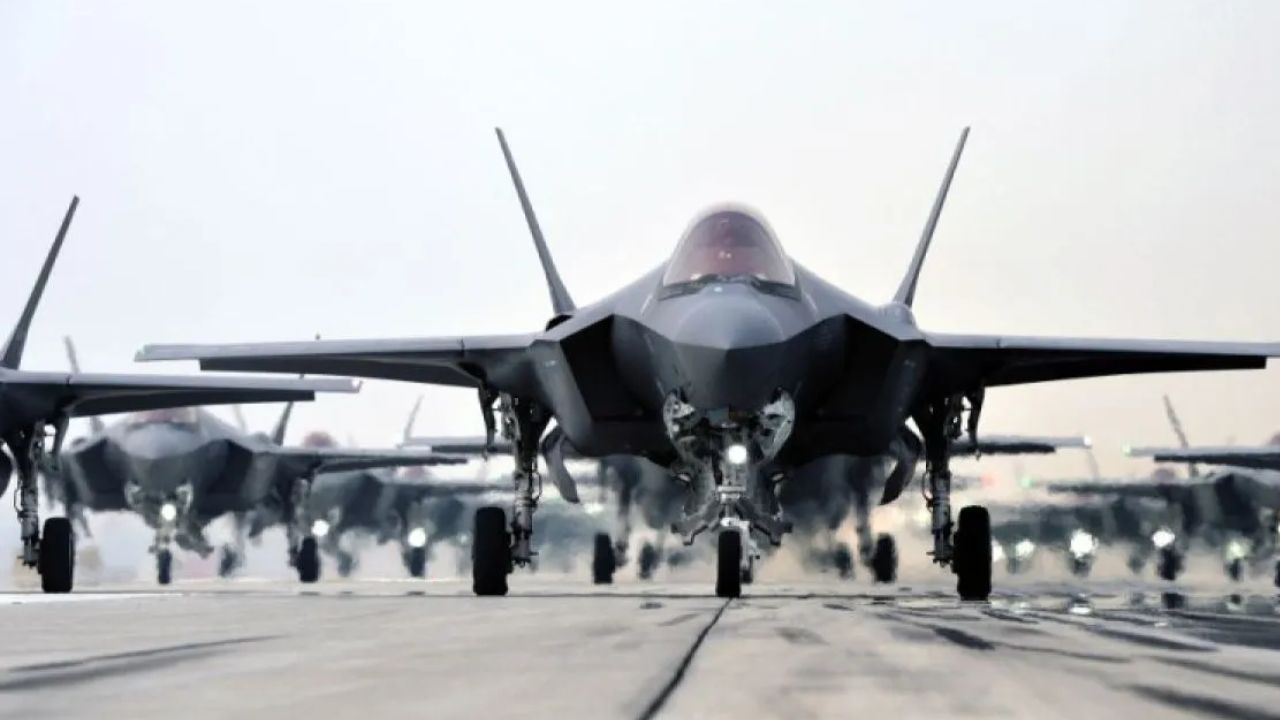 Arsip - Jet tempur F-35A terlihat selama latihan militer  <b>(ANTARA)</b>