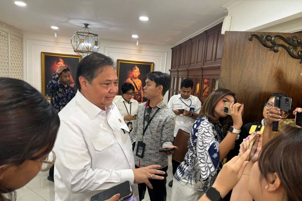Menteri Koordinator Bidang Perekonomian Airlangga Hartarto, saat menyampaikan keterangan terkait Paket Ekonomi Akselerasi 2025 di Kantor Presiden, Jakarta, Senin, 15 September 2025. <b>(ANTARA)</b>