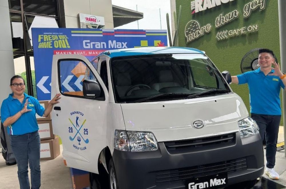 Direktur Marketing dan Direktur Corporate Planning &amp; Communication PT Astra Daihatsu Motor (ADM), Sri Agung Handayani dan Chief Executive Officer PT Astra International Tbk Daihatsu Sales Operation (AI-DSO), Fredy Handjaja saat peluncuran Gran Max Bl <b>(NTVnews.id)</b>