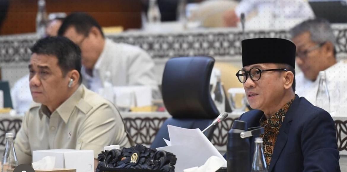 Menteri Desa dan Pembangunan Daerah Tertinggal Yandri Susanto serta Wakil Menteri Desa dan Pembangunan Daerah Tertinggal Ahmad Riza Patria.