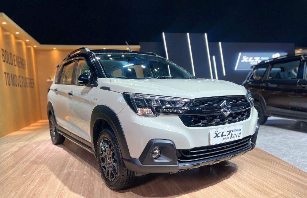 Suzuki New XL7 Hybrid Alpha Kuro - Savanna Ivory. (Foto: Istimewa)