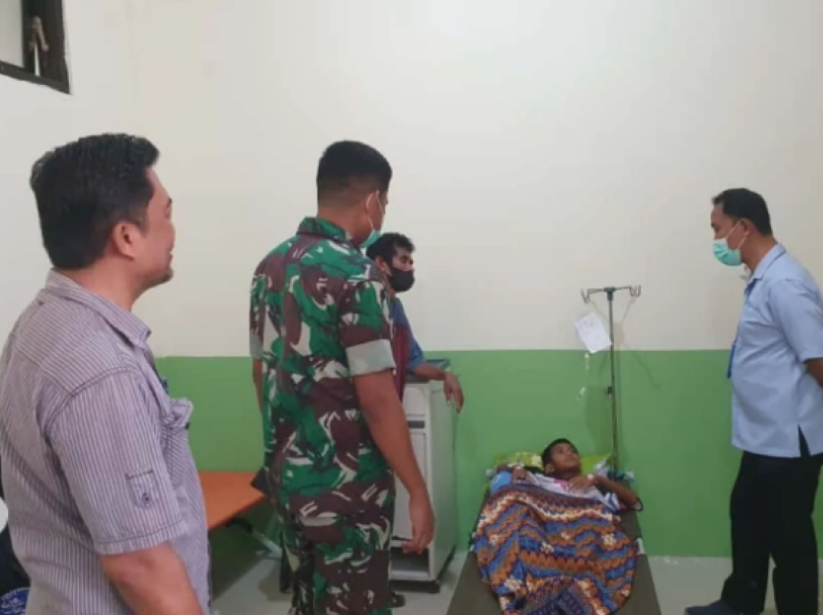 TNI Angkatan Udara mengerahkan helikopter Caracal Skadron Udara 8 untuk membawa tim medis dari Lanud Sultan Hasanuddin menuju Luwuk Banggai, Sabtu (20/9/2025). Langkah ini dilakukan untuk memperkuat penanganan pasien di RSUD Trikora Salakan.   Sebelu <b>(IG PUSPEN TNI)</b>