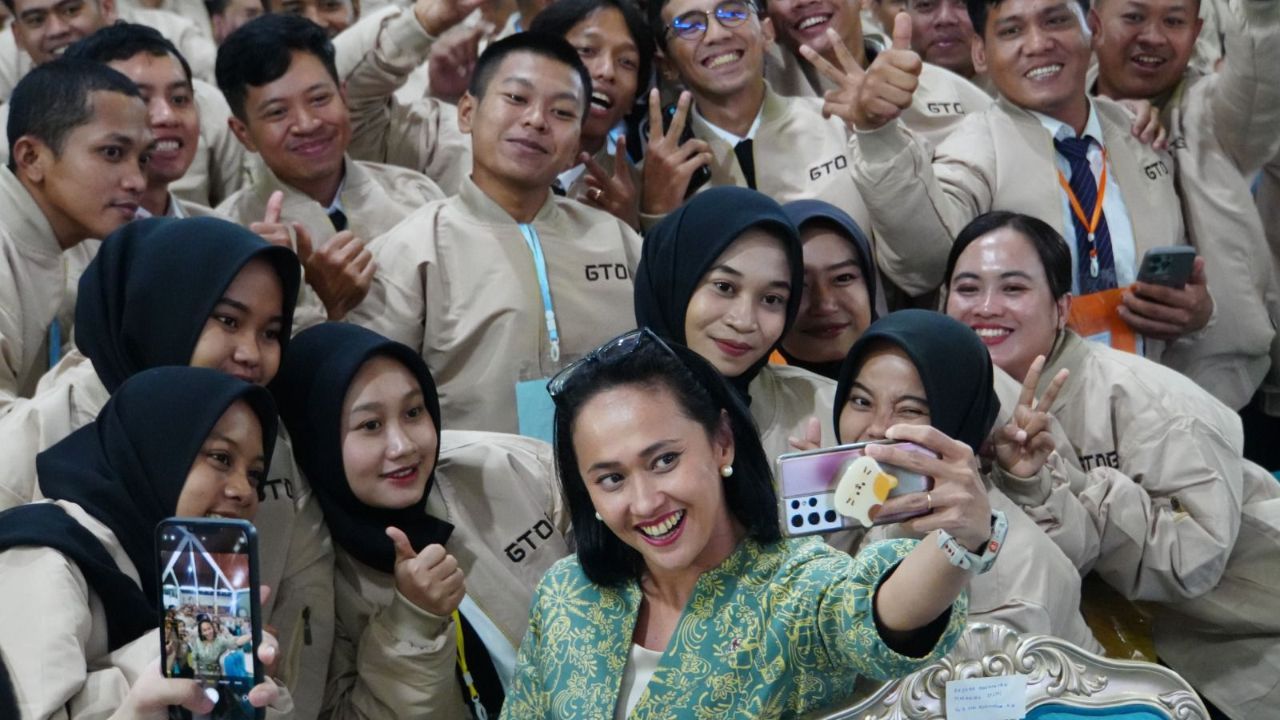 foto barang peserta da wakil menteri perlindungan pekerja