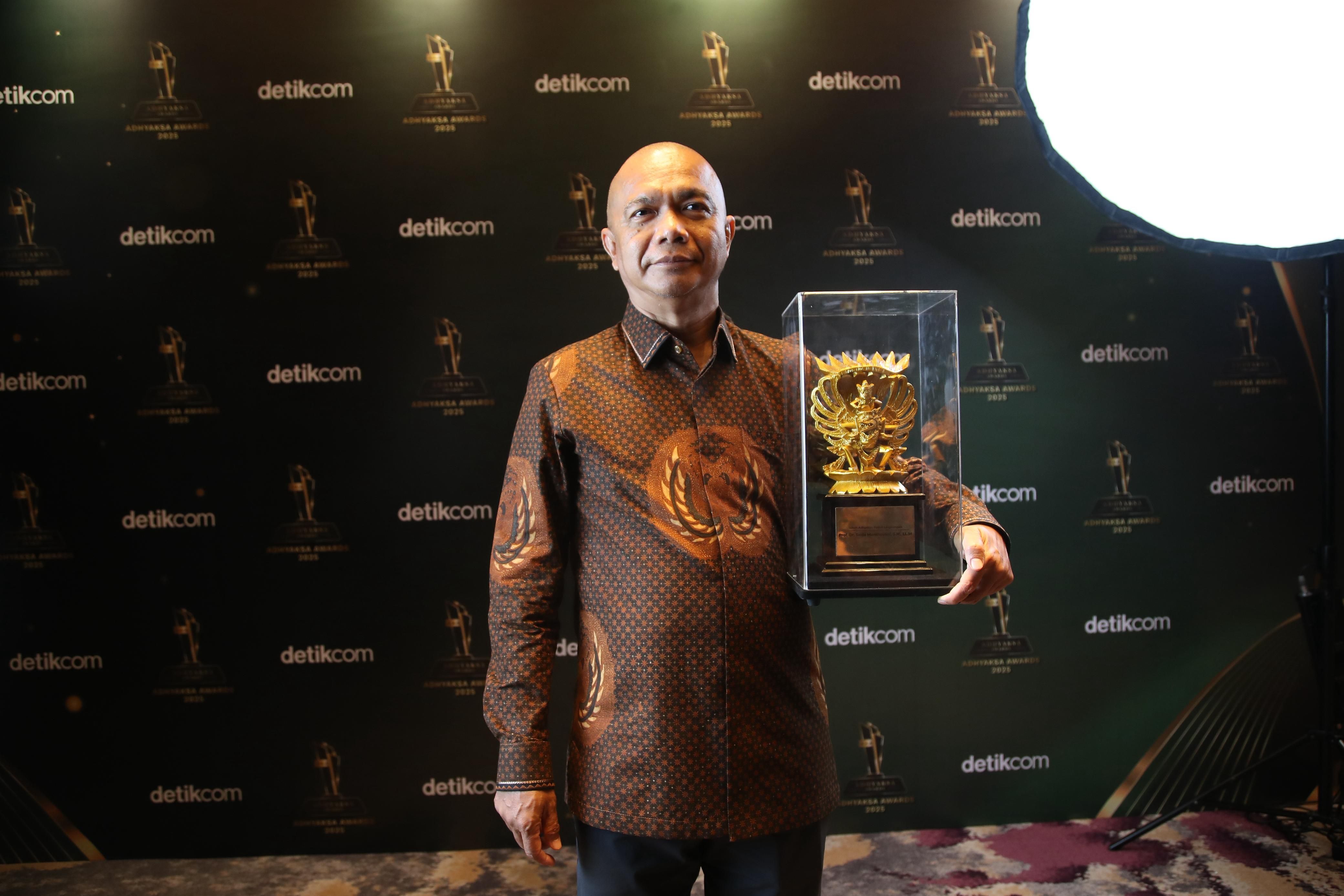 Jamintel Reda Manthovani Dianugerahi Tokoh Adhyaksa Peduli Lingkungan <b>(Istimewa)</b>