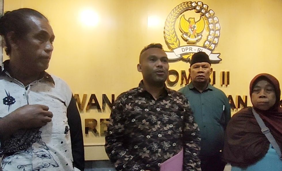 Yatmi dan kuasa hukumnya. 