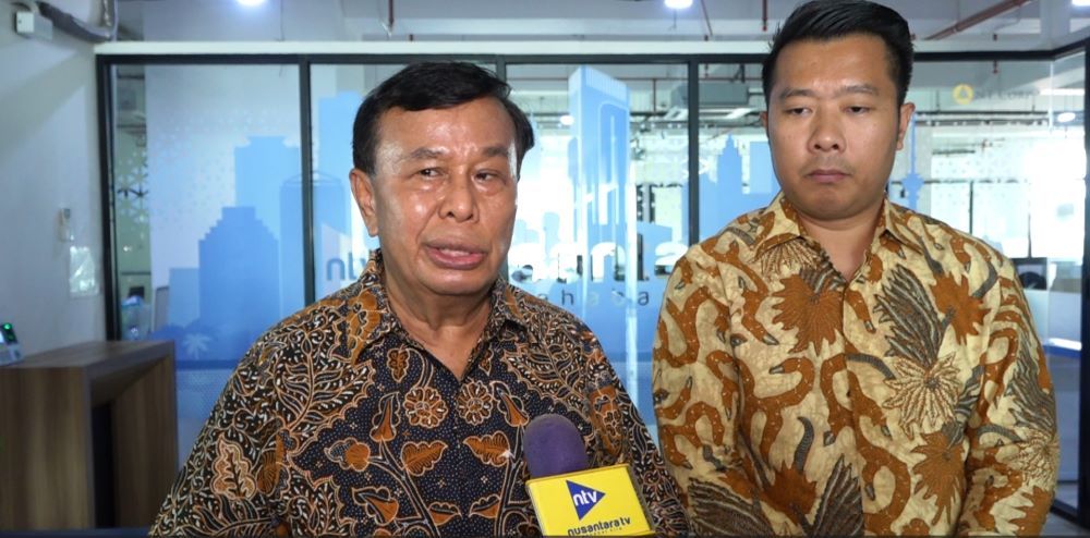 Presiden Komisaris NT Corp Nurdin Tampubolon didampingi Direktur Nusantara TV Randy Monthonaro Tampubolon 
