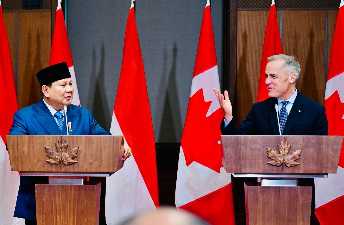 Presiden Republik Indonesia, Prabowo Subianto dan Perdana Menteri Kanada Mark Carney menyaksikan upacara penandatanganan Nota Kesepahaman antara Indonesia dan Kanada yang berlangsung di West Block, Parliament Hill, Ottawa <b>(Sekretariat Presiden)</b>