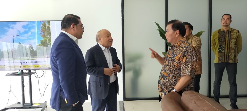 Menekraf Teuku Riefky Harsya menyambangi ruangan Presiden Direktur Nusantara TV Don Bosco Selamun