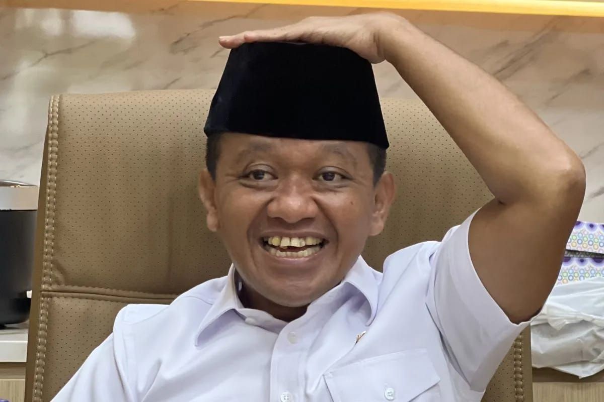 Menteri Energi dan Sumber Daya Mineral (ESDM) Bahlil Lahadalia memberi keterangan di Kantor Kementerian ESDM, Jakarta, Jumat 26 September 2025. (ANTARA/Putu Indah Savitri) <b>(Antara)</b>