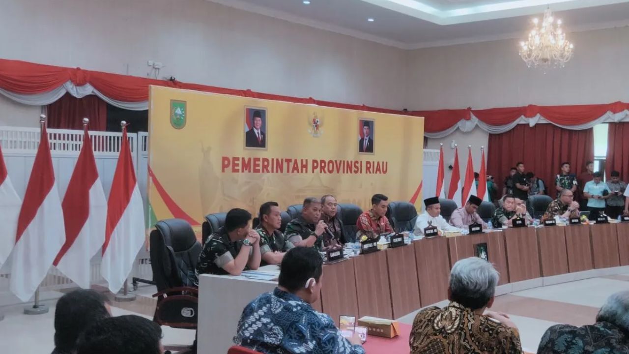 Arsip foto - Komandan Satgas PKH Garuda Mayjend Dody Triwinarto saat menyampaikan progres penertiban kawasan hutan di TN Tesso Nilo. <b>(ANTARA)</b>