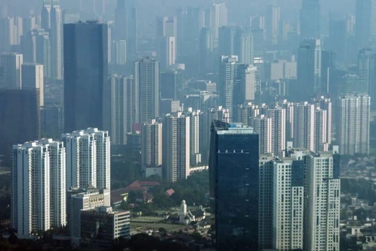 ilustrasi - Foto udara lanskap gedung perkantoran dan apartemen (rumah susun vertikal) di Jakarta. (ANTARA FOTO/Widodo S. Jusuf) <b>(Antara)</b>