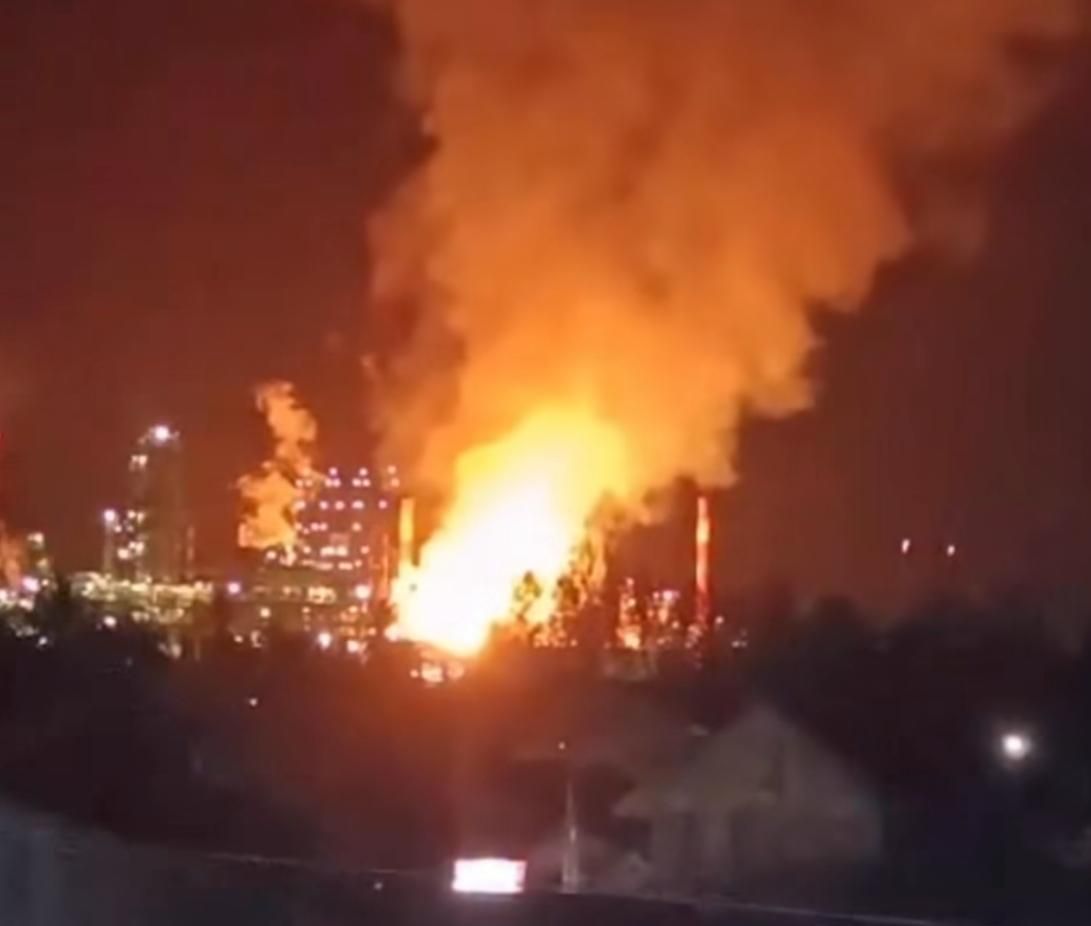 Kebakaran melanda Kilang Minyak Pertamina RU Dumai, Riau, pada Rabu 1 Oktober 2025.