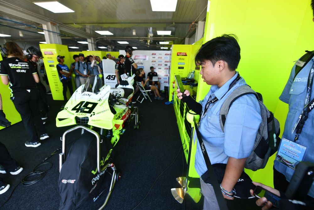 PT Pertamina (Persero) memberikan kesempatan istimewa kepada para mahasiswa berprestasi dari program Pertamina Goes To Campus (PGTC) untuk menyaksikan secara langsung gelaran Pertamina Grand Prix of Indonesia di Pertamina Mandalika International Circuit, Lombok, Nusa Tenggara Barat/Foto: Istimewa