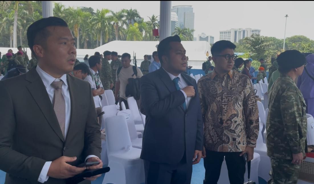 Jajaran direksi Nusantara TV Dimpos Tampubolon, Randy Monthonaro Tampubolon, dan Tommy William Tampubolon dan Pemimpin Redaksi Nusantara TV Abraham Silaban Hari Ulang Tahun (HUT) ke-80 TNI <b>(Ntvnews.id-Muslimin Trisyuliono)</b>