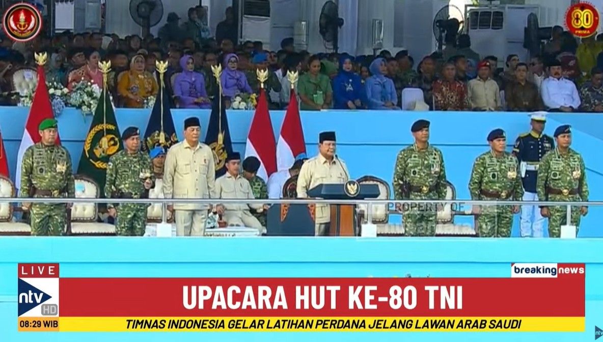 Presiden Prabowo Subianto memimpin upacara peringatan HUT ke-80 TNI di Monas. 