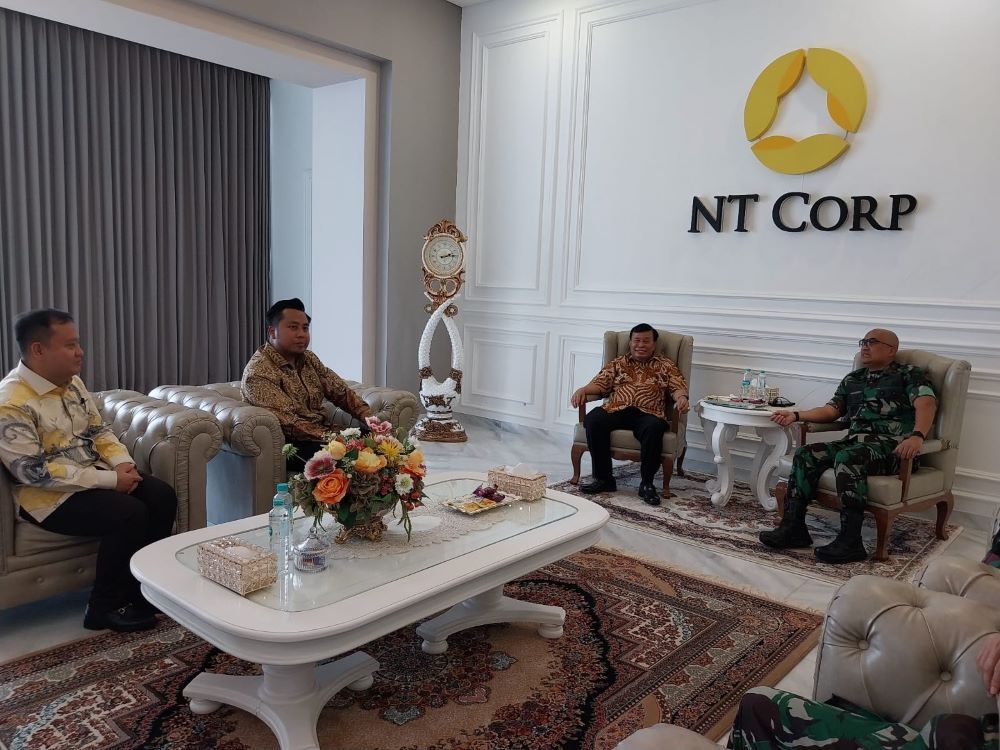 Presiden Komisaris NT Corp Nurdin Tampubolon didampingi Direksi Nusantara TV Dimpos Tampubolon dan Tommy William Tampubolon beraudiensi dengan Danpussiberad Brigjen TNI Fransiscus Ari Susetio beserta jajaran di Gedung NT Tower