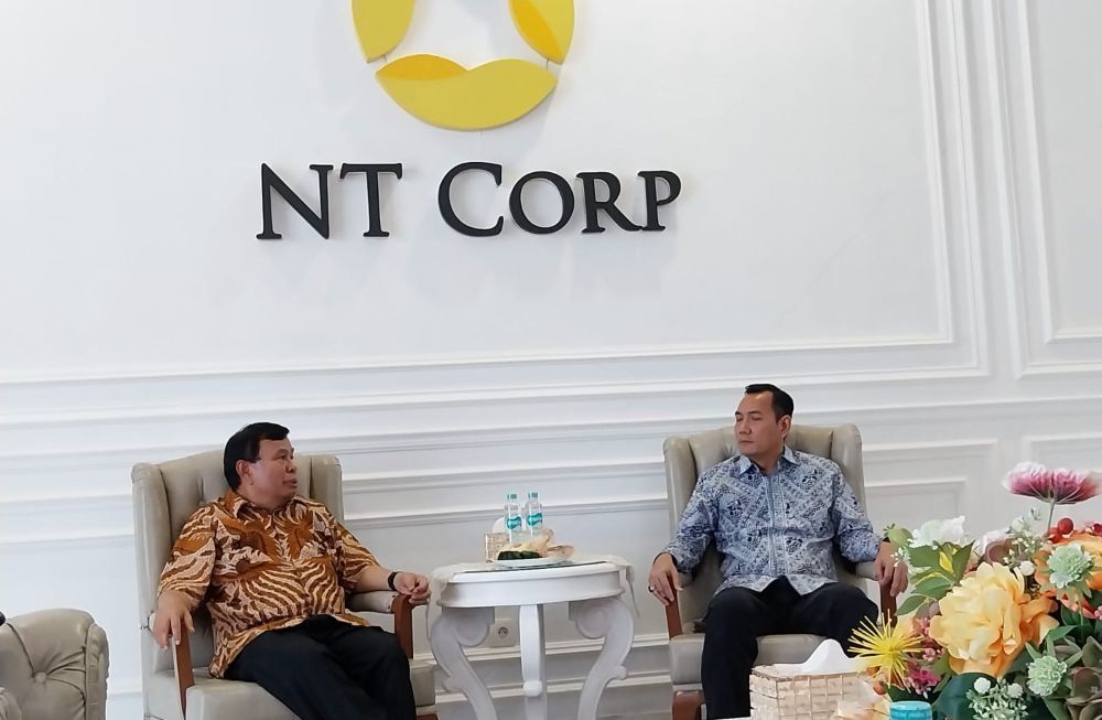 Ketua KPI Pusat, Ubaidillah dan Presiden Komisaris NT Corp Nurdin Tampubolon.