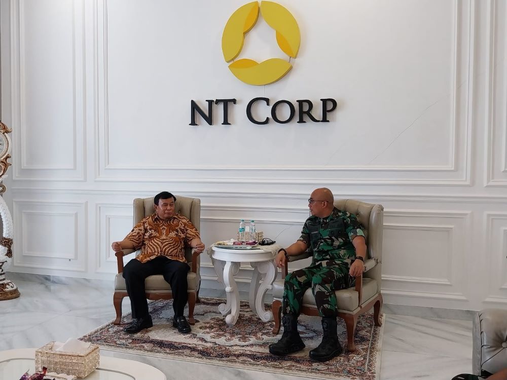 Presiden Komisaris NT Corp Nurdin Tampubolon didampingi Direksi Nusantara TV Dimpos Tampubolon dan Tommy William Tampubolon beraudiensi dengan Danpussiberad Brigjen TNI Fransiscus Ari Susetio beserta jajaran di Gedung NT Tower