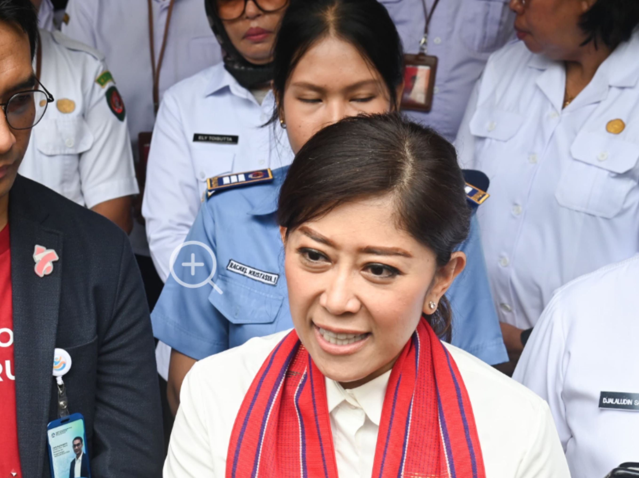 pemerintah menargetkan membina 80 sekolah untuk Sekolah Garuda Transformasi. Sedangkan untuk Sekolah Garuda Baru, target yang dicanangkan adalah membangun 20 sekolah hingga 2029. <b>(website kemenkomdigi)</b>