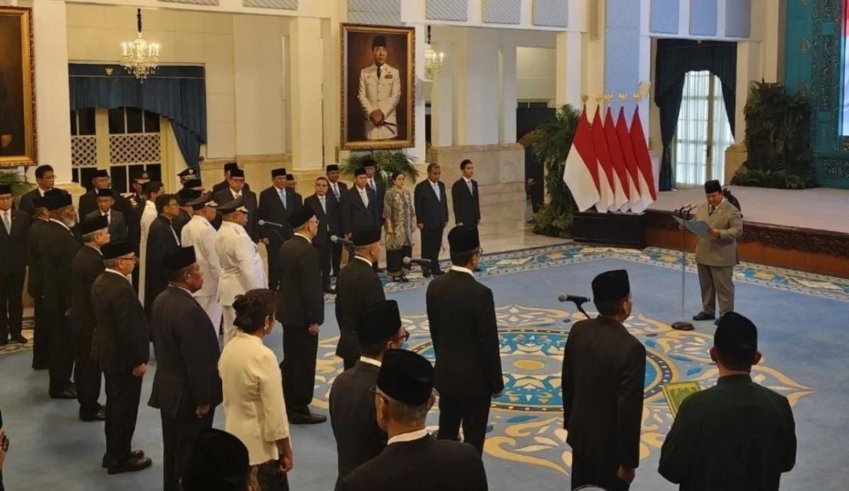 Presiden RI Prabowo Subianto membacakan sumpah pada pelantikan duta besar RI di Istana Negara, Jakarta, Rabu 8  Oktober 2025. (ANTARA/Fathur Rochman) <b>(Antara)</b>