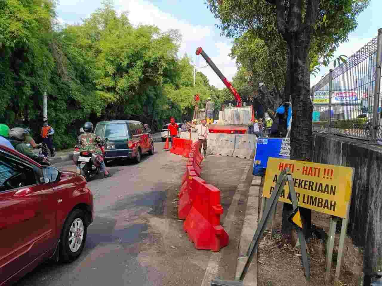 Perbaikan Pipa Limbah di TB Simatupang Rampung, Lalu Lintas Depan Cibis Kembali Lancar <b>(Humas Pemprov DKI)</b>
