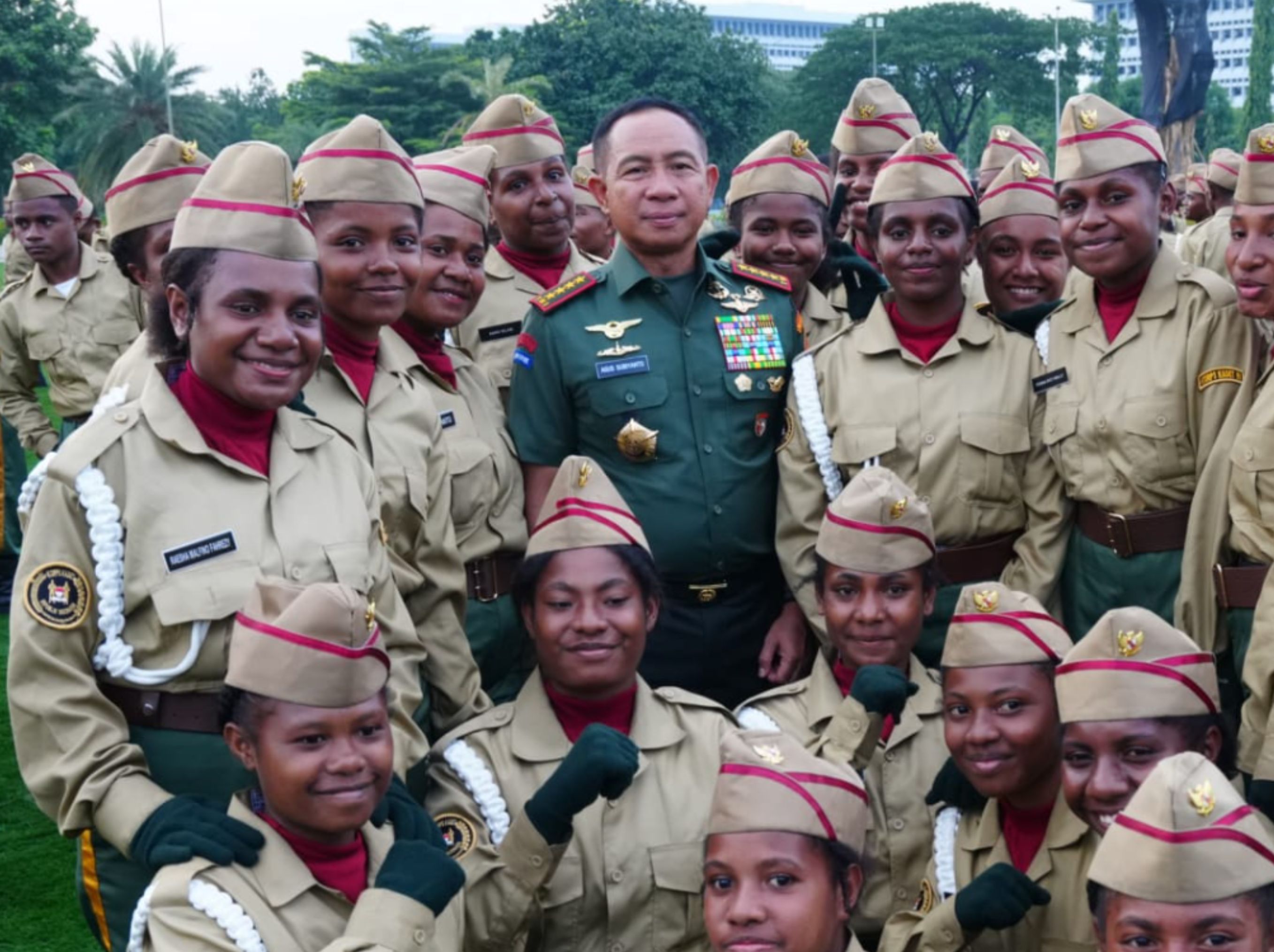 Panglima TNI Jenderal TNI Agus Subiyanto memimpin Upacara Penyambutan Korps Kadet Republik Indonesia (KKRI) Wilayah Jayapura yang berjumlah 400 siswa-siswi SMK dari wilayah Kodam XVII/Cenderawasih. Kegiatan tersebut digelar di Lapangan Prima, Mabes TNI, Cilangkap, Jakarta Timur, Selasa (7/10/2025). <b>(PUSPEN TNI)</b>