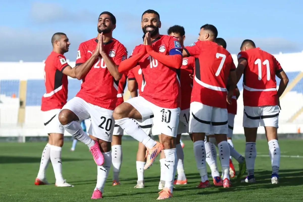 Selebrasi Mohamed Salah (depan kanan) setelah mencetak gol untuk Mesir dalam pertandingan Kualifikasi Piala Dunia 2026 lawan Djibouti pada Rabu (8/10/2025). <b>(ANTARA)</b>