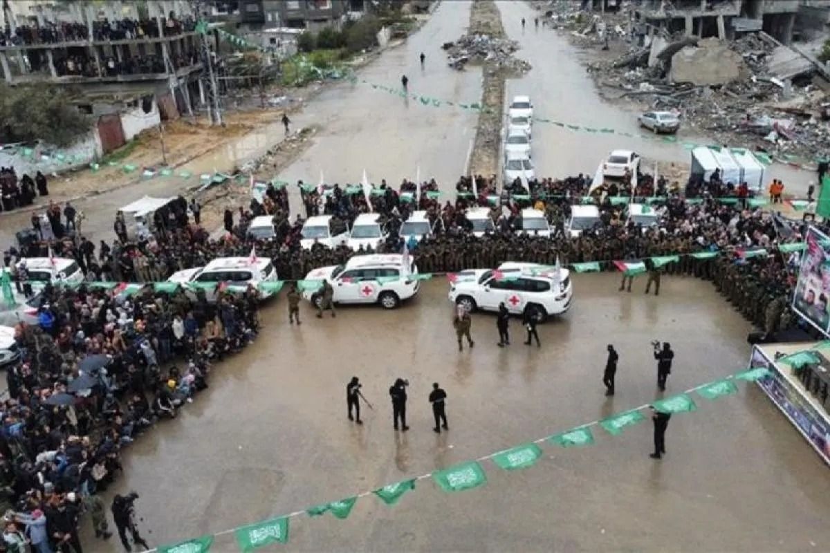 Arsip foto - Proses pertukaran tahanan dan sandera antara Hamas dan Israel di Rafah, Gaza pada 22 Februari 2025. (ANTARA/Anadolu/pri.) <b>(Antara)</b>