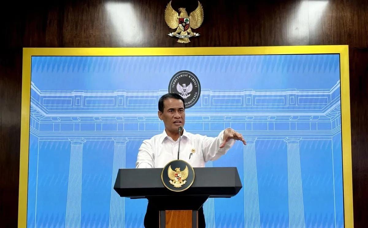 Menteri Pertanian (Mentan) Andi Amran Sulaiman menyampaikan data terbaru mengenai swasembada pangan, khususnya beras dan rencana hilirisasi sejumlah komoditas hortikultura dalam sesi jumpa pers di Kantor Presiden Istana Kepresidenan RI Jakarta, Kamis <b>(Antara)</b>