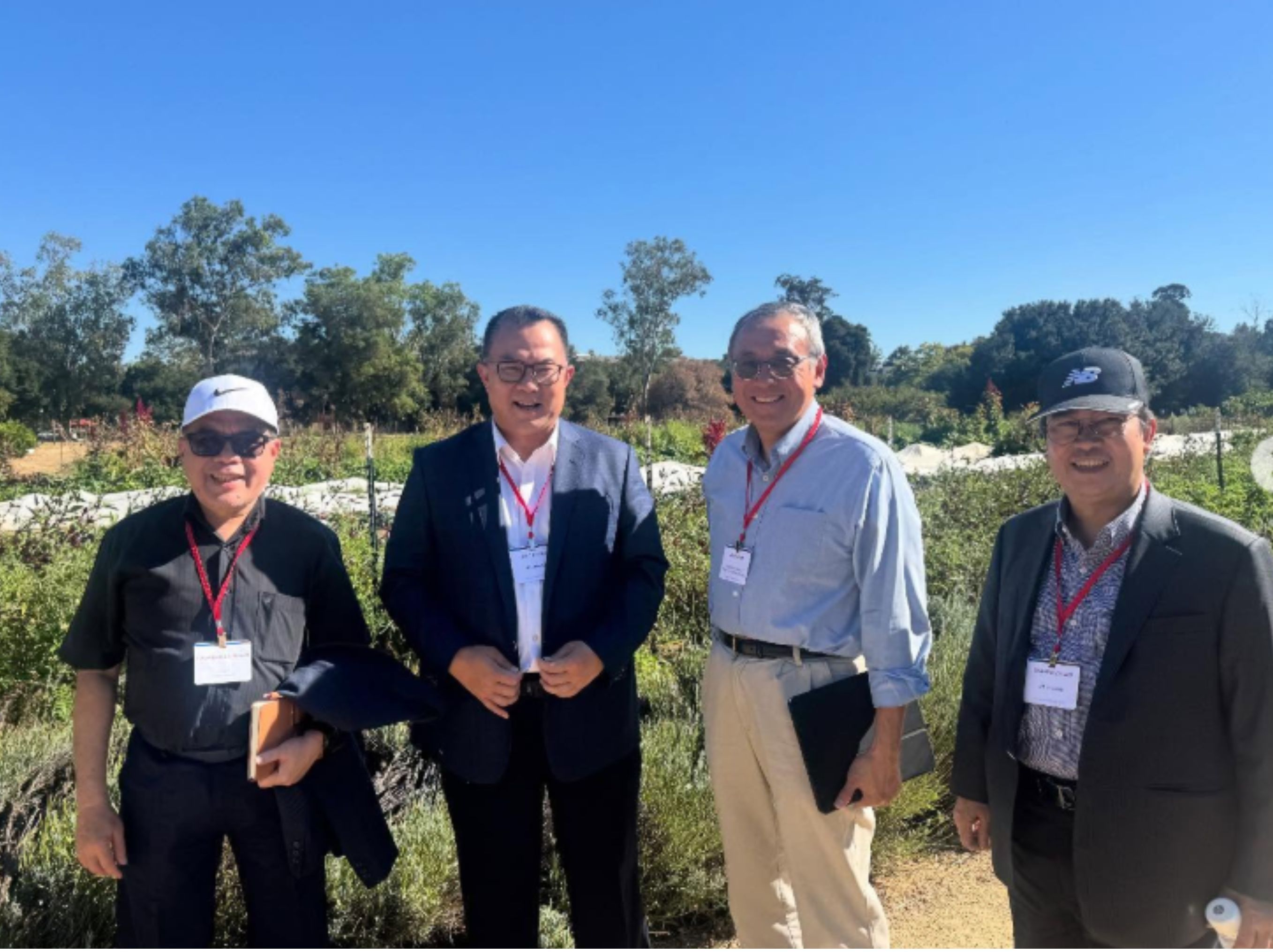 REKTOR IPB UniversityJadi Keynote Speaker pada Living Lab Summit di Stanford University  Rektor IPB University, Prof Arif Satria, menjadi pembicara kunci (keynote speaker) dalam acara prestisius Living Lab Summit yang diselenggarakan di Stanford Univ <b>(ig arif satria)</b>