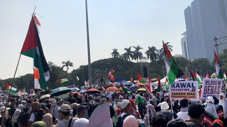 Ribuan warga mengikuti aksi Indonesia Lawan Genosida yang dipusatkan di kawasan Patung Kuda, Jakarta Pusat, Minggu, 12 Oktober 2025. ANTARA/Mario Sofia Nasution/aa. <b>(Antara)</b>