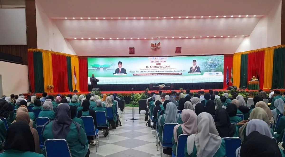 Ketua Majelis Permusyawaratan  Rakyat Republik Indonesia (MPR) Ahmad Muzani memberikan kuliah umum di Universitas Syiah Kuala (USK) dengan tema Empat Pilar MPR RI: Landasan Karakter dan Kebangsaan Generasi Muda, Darussalam, Banda Aceh, Rabu, 15 Oktob <b>(Antara)</b>