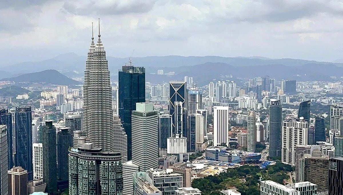 Arsip - Gedung-gedung pencakar langit terlihat di Kuala Lumpur, Malaysia, 3 September 2024. (ANTARA/Virna P Setyorini/aa) <b>(Antara)</b>