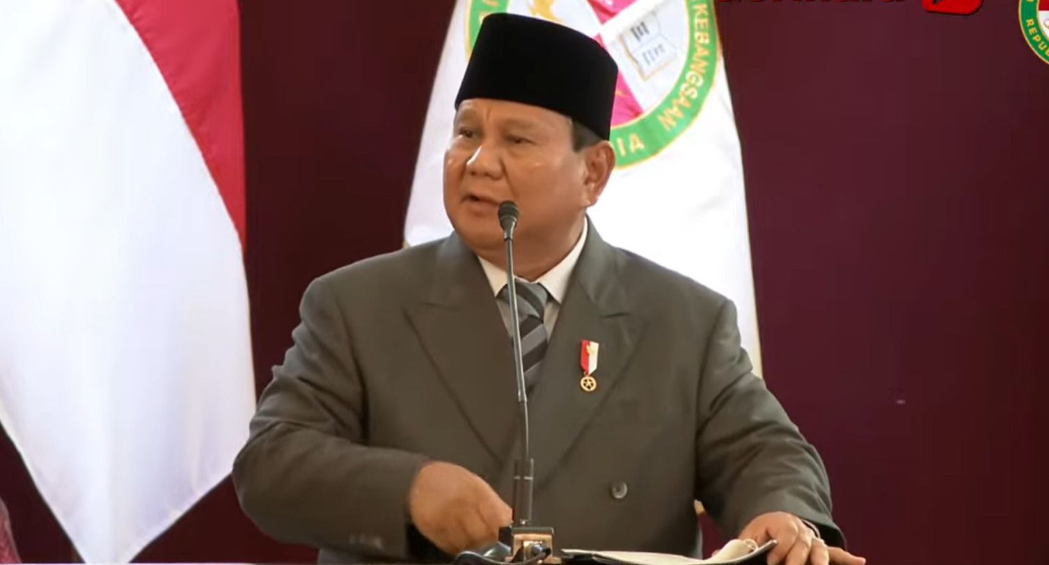Presiden Prabowo Subianto menghadiri kegiatan sidang senat terbuka wisuda 521 sarjana Universitas Kebangsaan Republik Indonesia (UKRI) di Trans Convention Centre, Kota Bandung, Jawa Barat, Sabtu 18 Oktober 2025.