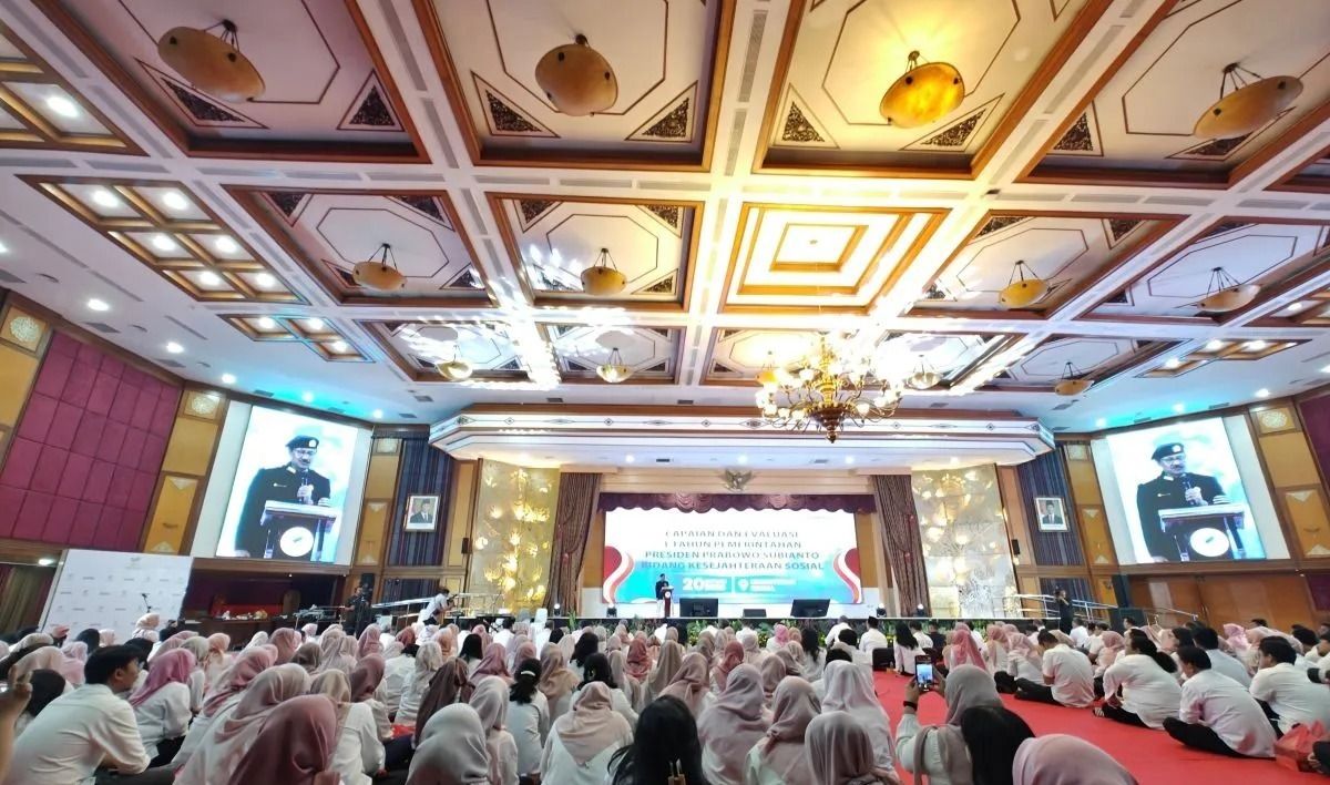 Menteri Sosial Saifullah Yusuf Saifullah Yusuf memberikan pemaparan terkait capaian kementeriannya dalam acara &ldquo;Tasyakuran Satu Tahun Pemerintahan Prabowo-Gibran&rdquo; di Jakarta, Senin, 20 Oktober 2025.ANTARA/M Riezko Bima Elko Prasetyo <b>(Antara)</b>