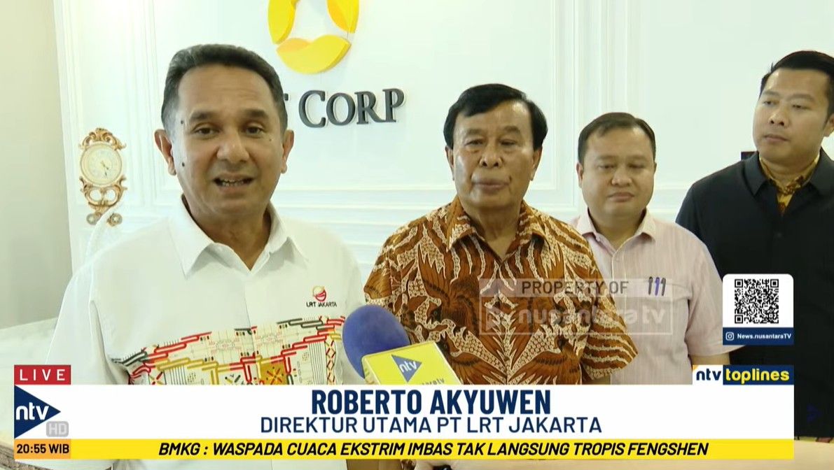 Direktur Utama PT LRT Jakarta, Roberto Akyuwen.