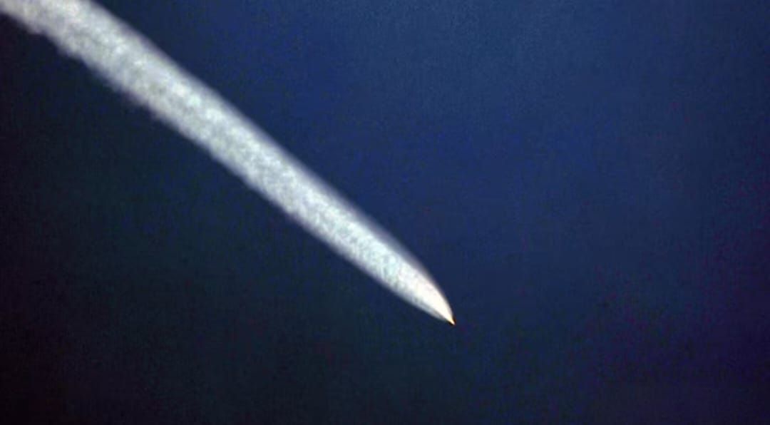 Foto ini disediakan oleh pemerintah Korea Utara, menunjukkan apa yang dikatakannya sebagai uji coba proyektil hipersonik di tempat yang dirahasiakan di Korea Utara, 22 Oktober 2025 <b>(CNA)</b>