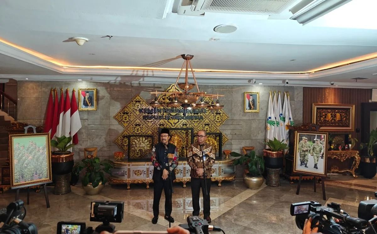 Penyaluran bansos reguler dan bantuan langsung tunai sementara (BLTS) Kesra dalam konferensi pers di Kantor Kementerian Sosial <b>(Antara)</b>