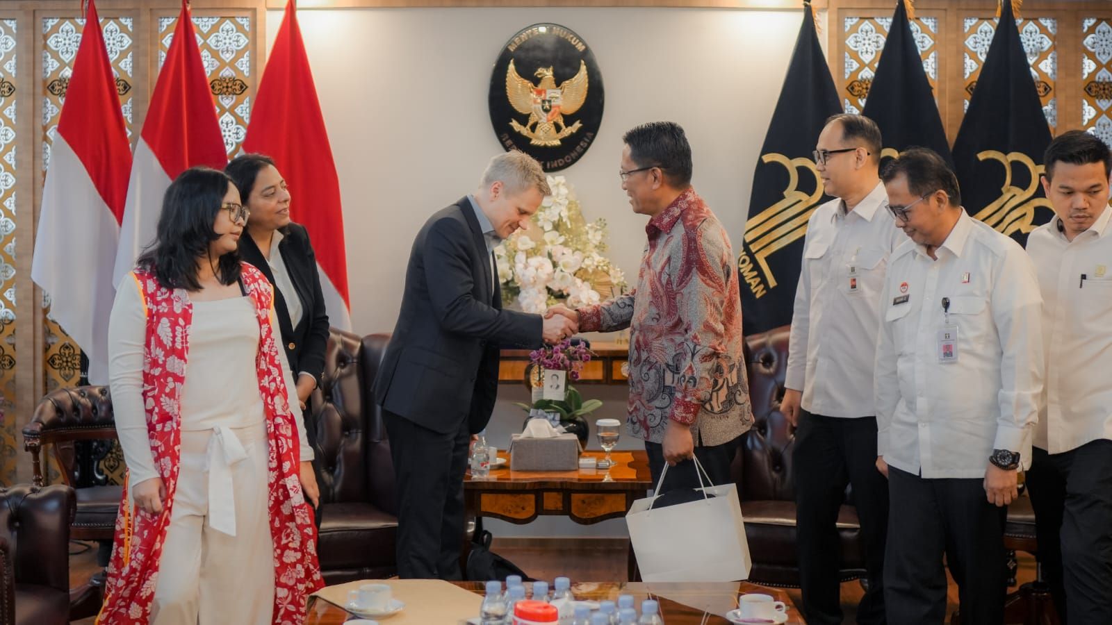 Menteri Hukum, Supratman Andi Agtas, mengapresiasi Spotify atas dukungannya terhadap proposal pengelolaan royalti global. Pihaknya akan memperjuangkan proposal bertajuk The Indonesian Proposal for a Legally Binding Instrument on the Governance of Copyright Royalty in Digital Environment ini demi kemaslahatan global, khususnya terkait tata kelola royalti di Indonesia. <b>(dok)</b>