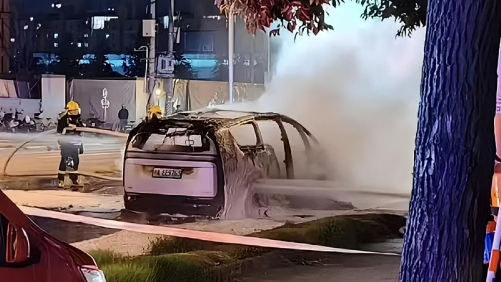 Insiden kebakaran melibatkan mobil listrik MPV Li Mega terjadi pada 23 Oktober 2023 di China. (Foto: Istimewa via CarNewsChina)