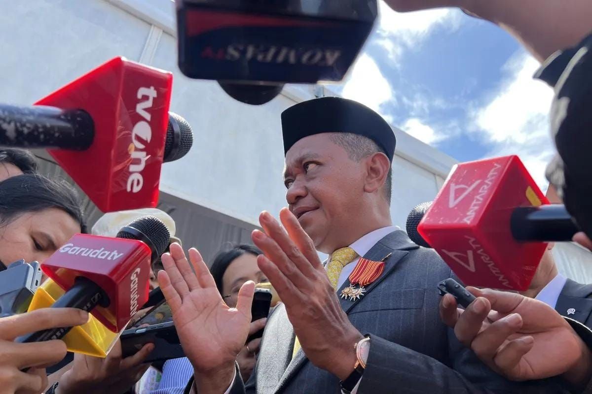 Menteri Energi dan Sumber Daya Mineral (ESDM) Bahlil Lahadalia memastikan pemerintah akan memberikan insentif fiskal bagi perusahaan yang membangun pabrik etanol di Indonesia. Langkah ini menjadi bagian dari upaya mendukung program mandatori bioetano <b>(Antara)</b>