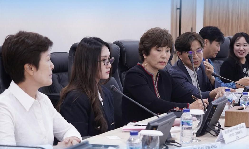 Wakil Menteri Investasi dan Hilirisasi/Wakil Kepala BKPM, Todotua Pasaribu, menerima kunjungan dari CCL Holdings di Kantor Kementerian Investasi dan Hilirisasi, Jakarta Selasa 21 Oktober 2025. 
