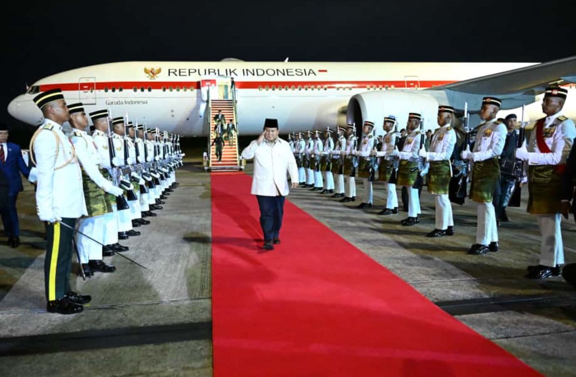 Prabowo Tiba di Malaysia Hadiri KTT Ke-47 ASEAN <b>(Sekretariat Presiden)</b>