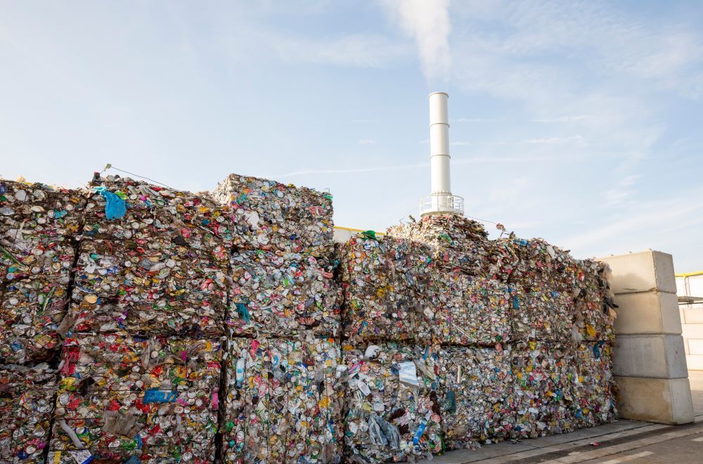 Kementerian ESDM gencar melakukan pengembangan pembangkit listrik tenaga sampah (PLTSa) atau waste to energy (WtE/PLTSa), teknologi Refuse Derived Fuel (RDF), biogas, serta pemanfaatan biomassa/ist