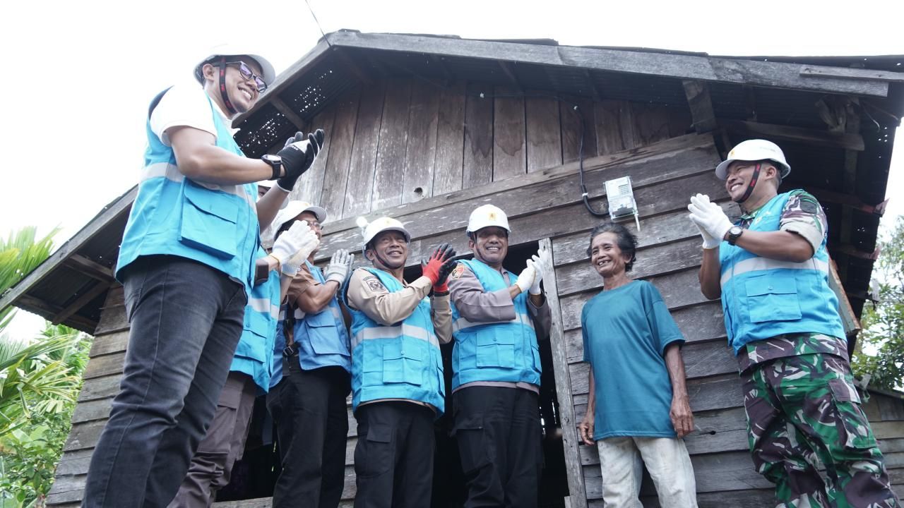 Penyambungan listrik desa di 22 desa di Kabupaten Murung Raya, Kalimantan Tengah merupakan bentuk sinergi antara Pemerintah dengan PLN dalam memastikan pemerataan listrik sampai pelosok negeri. (Foto: Istimewa)