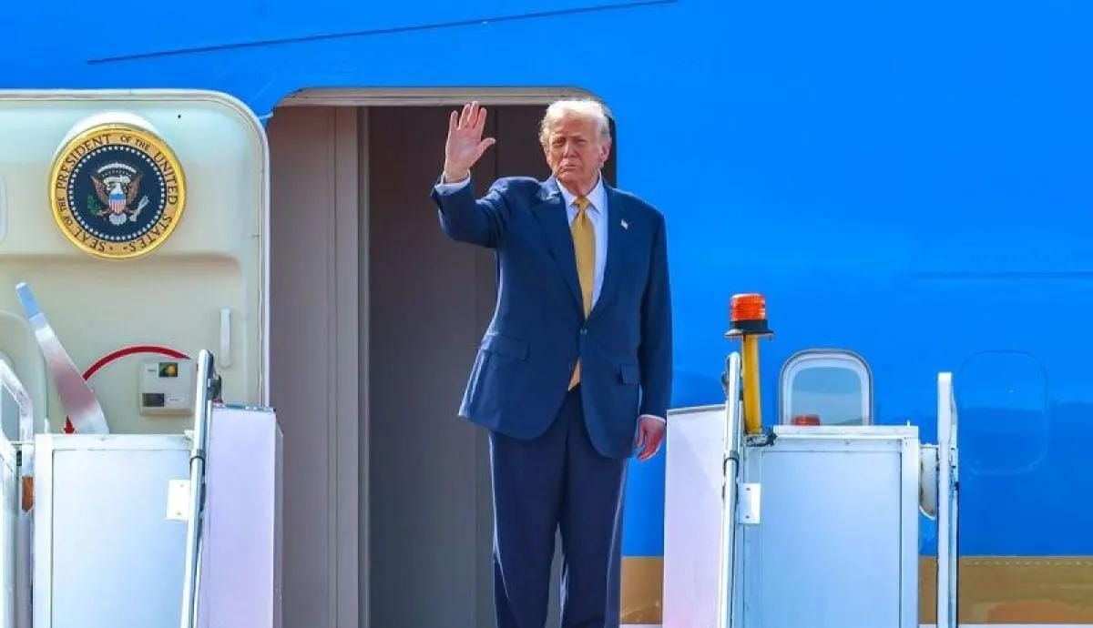 Presiden Amerika Serikat Donald Trump berangkat dari Malaysia menuju Jepang Senin (27/10/2025) setelah menghadiri KTT ASEAN ke-47 dan pertemuan terkait di Kuala Lumpur, Malaysia. ANTARA/fotoBERNAMA-ZULFADHLI ZULKIFLI/pri. <b>(Antara)</b>