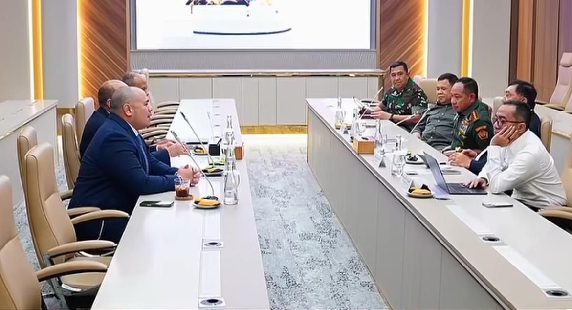 CEO Danantara Rosan Roeslani menggelar rapat koordinasi strategis bersama sejumlah tokoh penting nasional.