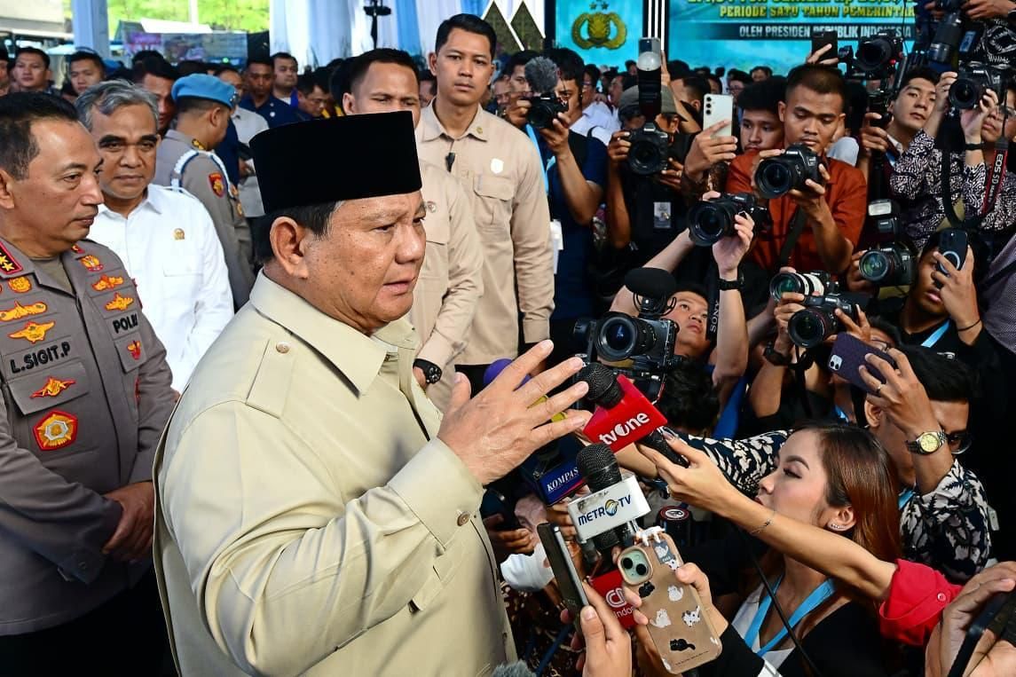 Presiden Prabowo Subianto menghadiri pemusnahan narkoba 214,84 ton senilai 29,37 triliun bersama Kapolri Jenderal Polisi Listyo Sigit Prabowo di Lapangan Bhayangkara, Mabes Polri, Jakarta Selatan, Selasa, 29 oktober 2025. <b>(Dok. Setpres)</b>